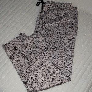 Lululemon on The Fly Women’s legging Pant. Size 10